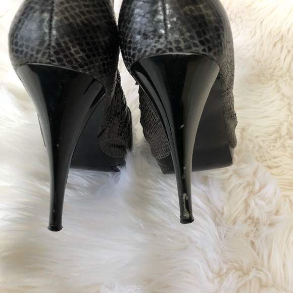 Nine West Snakeskin Point Toe Bootie Size 10 - Picture 4 of 5